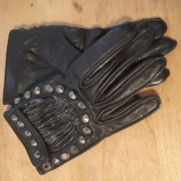 Small Burberry Women's Gloves, Size 6.5 Black with studded Maid in Italy - Picture 12 of 15